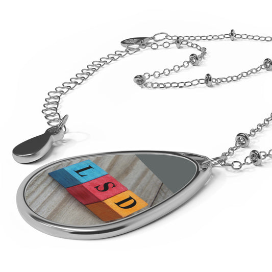 Retro LSD ovalt halsband – Unikt hänge för uttrycksfull stil