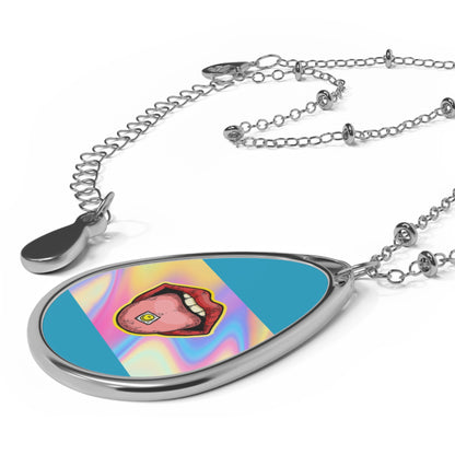 Holographic Lip Oval Necklace - Statement Smycken för trendsättare